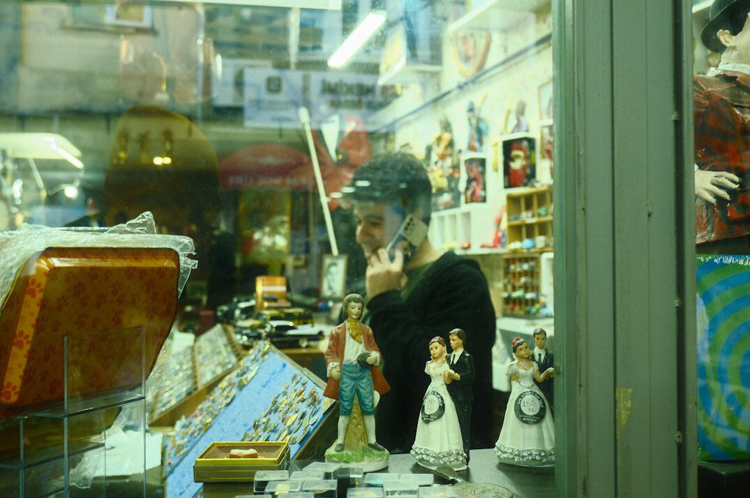 detective observing shoplifters in store