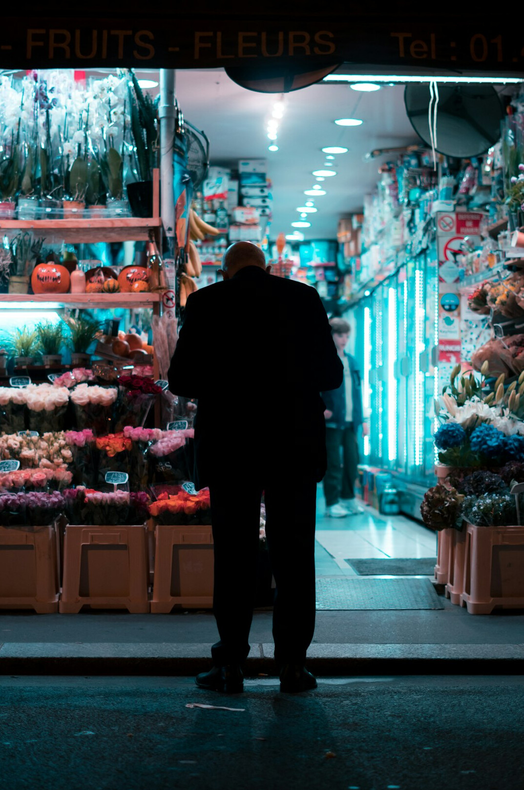 night supermarket security guard