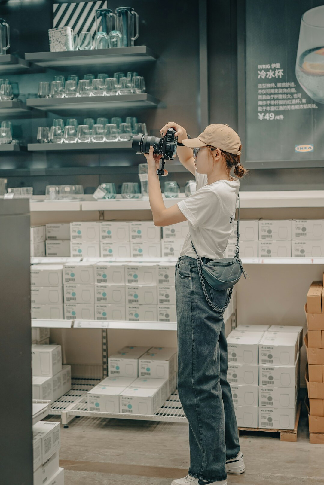 store detective monitoring shop